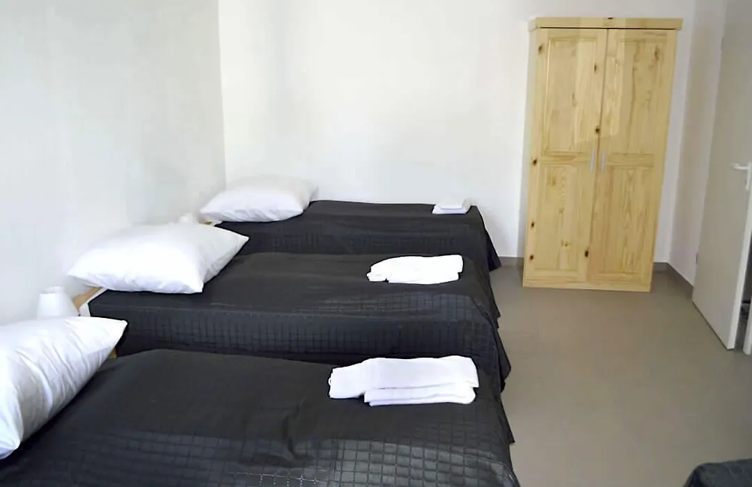 Zwei Raben Pension-1